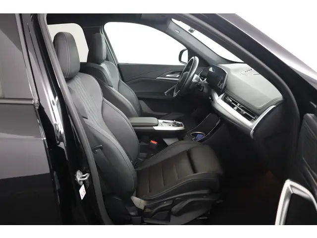 BMW iX1 xDrive30 Launch Edition 67 kWh 2023 Elektrisch 18