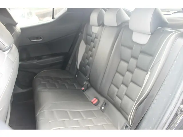 Toyota C-HR 1.8 Hybrid Adventure 2018 Hybride Benzine 11