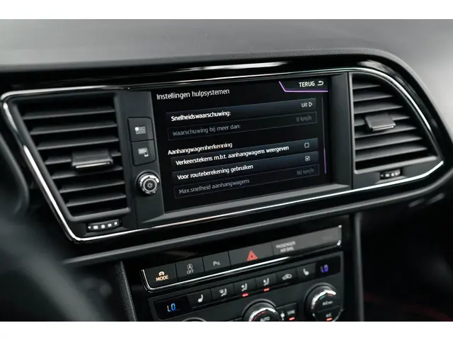 SEAT Leon 1.5 TSI FR NAP DSG Beats Pano ACC 2020 Benzine 30