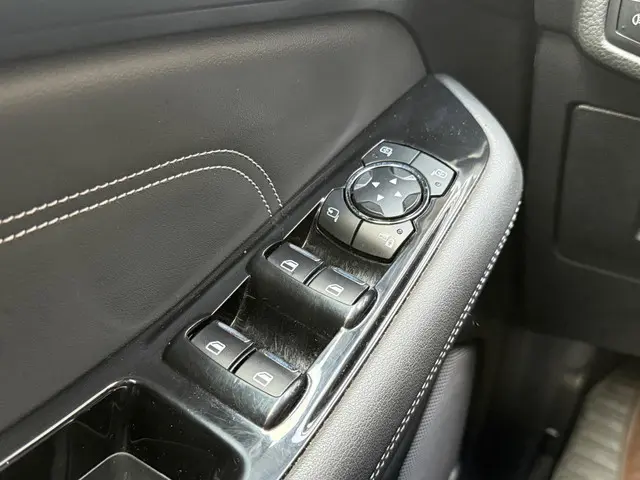 Ford S-Max 2.0 Vignale 7p. | 2015 | Automaat | 2015 Benzine 31