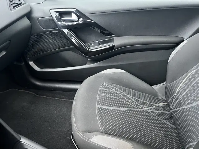 Peugeot 208 1.2 VTi Active 2014 Benzine 24