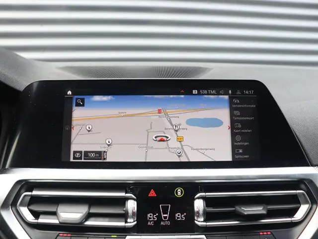 BMW 3 Serie Touring 330e 2021 Hybride Benzine 28