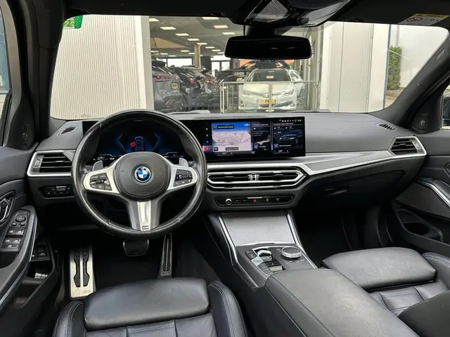 BMW 3 Serie Touring 330e M Pakket 2023 Hybride Benzine 3
