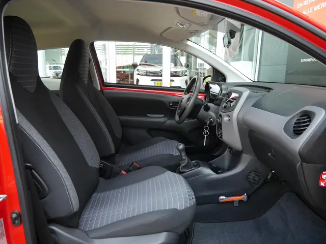Peugeot 108 1.0 e-VTi Active 2021 Benzine 13