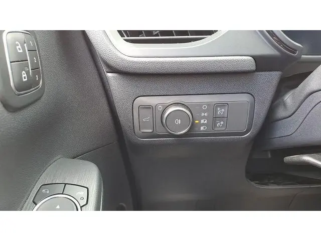Ford Kuga 2.5 FHEV ST-Line X 2024 Hybride Benzine 7