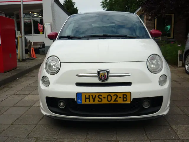 Fiat 500 1.4-16V Abarth 175hp,panoramadak,navi. 2012 Benzine 4
