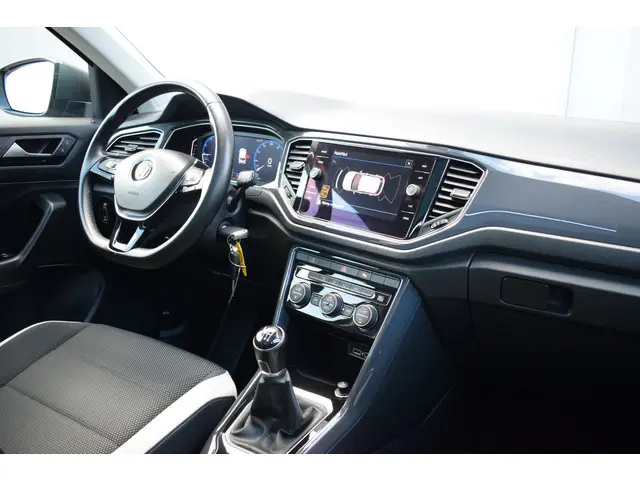 Volkswagen T-Roc 1.5 TSi 150pk Sport 2019 Benzine 25