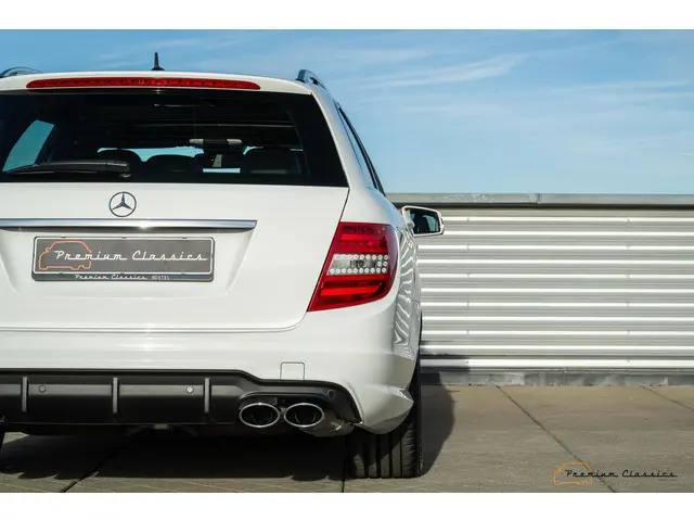 Mercedes-Benz C-Klasse C63 AMG Estate 2014 Benzine 19