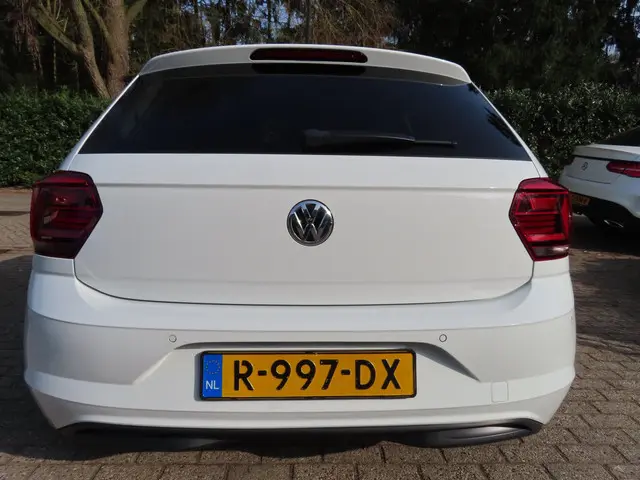Volkswagen Polo 1.0 TSI Highline Business R 2020 Benzine 3