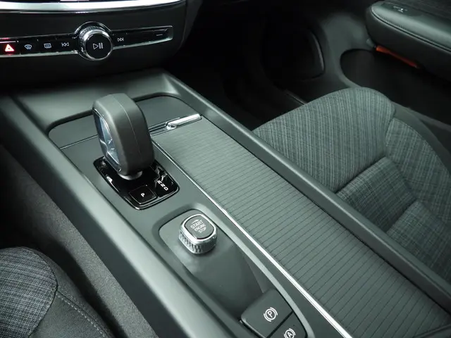 Volvo V60 2.0 B3 Essential Edition 2024 Benzine 16