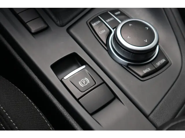 BMW X1 sDrive18i High Executive 2019 Benzine 41