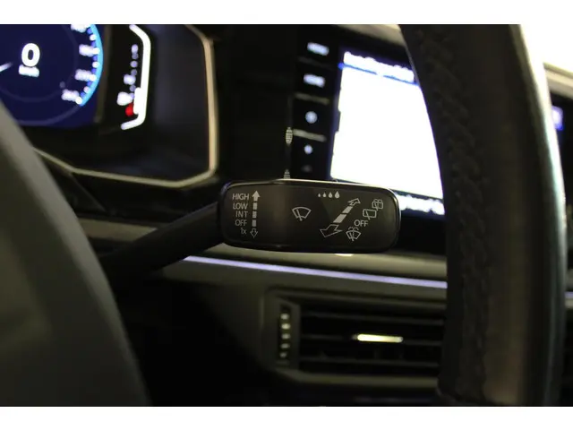 Volkswagen Polo 1.0 TSI Business PANO | IQ 2024 Benzine 35