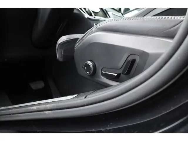 Volvo V60 T8 Recharge Ultra Dark 2025 Hybride Benzine 5