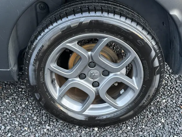 Citroën C4 Cactus 1.2 PureTech Shine 2015 Benzine 28