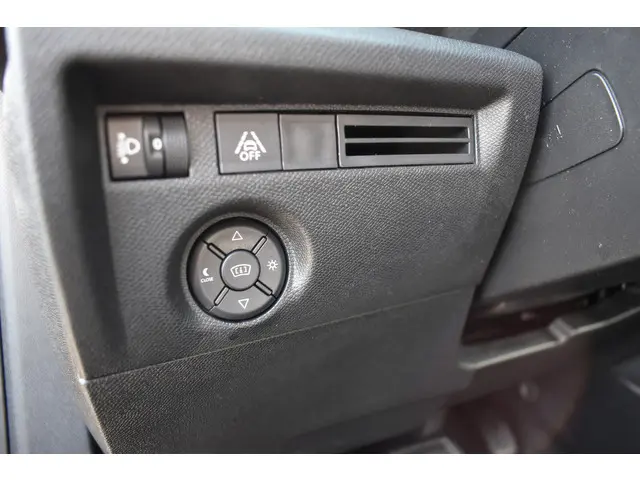 Citroën C4 Puretech EAT8 Business Plus 2021 Benzine 17