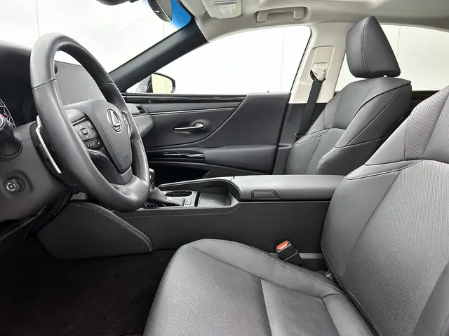 Lexus ES Luxury Line 2024 Hybride Benzine 17