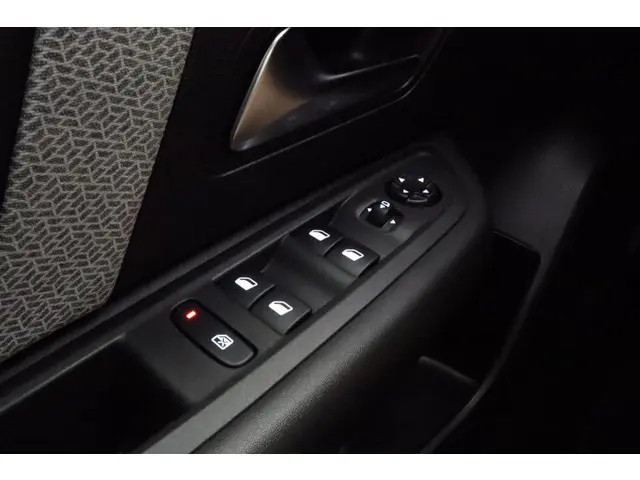 Citroën C4 1.2 Puretech Feel Edition 2021 Benzine 18