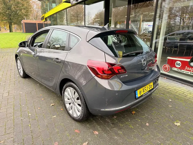 Opel Astra 1.4 Cosmo 2014 Benzine 3