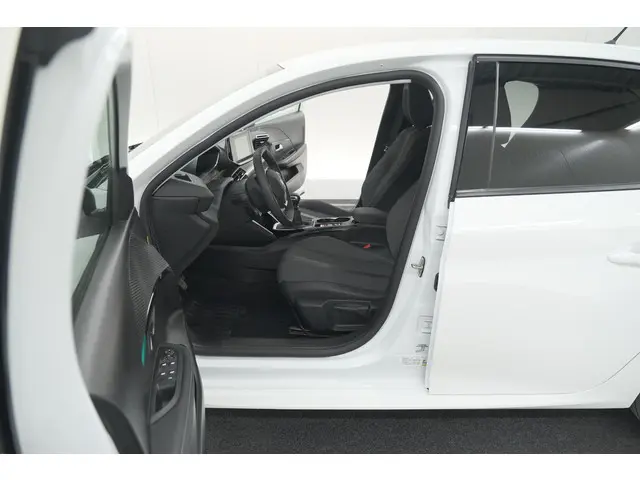 Peugeot 208 PureTech 100 Allure Pack 2023 Benzine 25