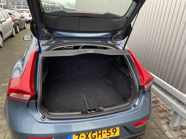 Volvo V40 1.6 T3 Summum 2012 Benzine 13