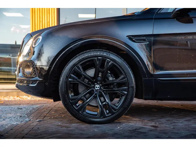 Bentley Bentayga 6.0 W12 black on black 2016 Benzine 7