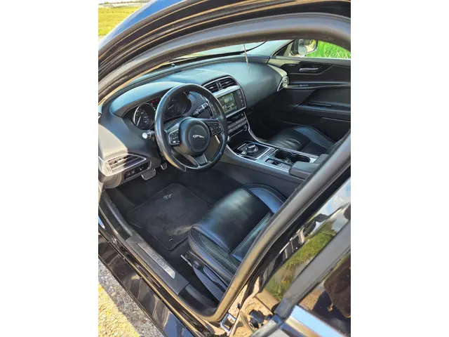 Jaguar XE 2.0 D Corporate Edition R-Sport 2016 Diesel 8