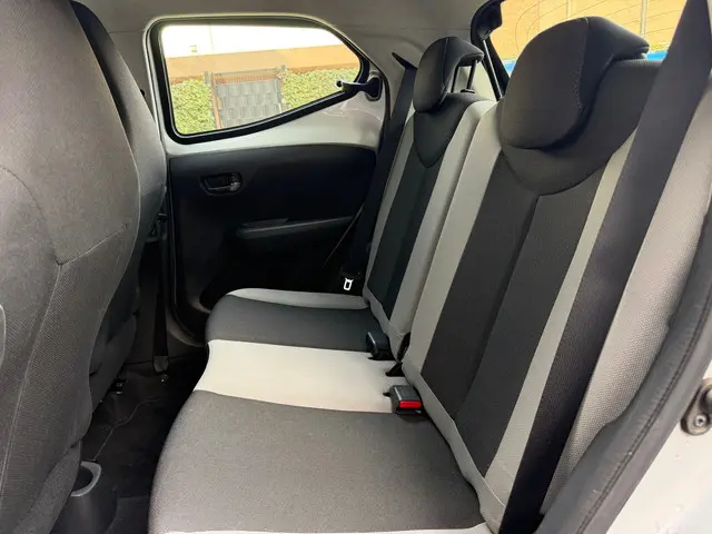 Toyota Aygo 1.0 x-sport, Camera, LMV, Airco 2017 Benzine 16