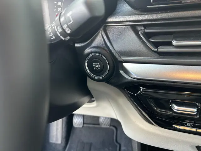 Suzuki Swift 1.2 Style Smart Hybrid 2025 Benzine 12