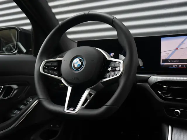 BMW 3 Serie Touring 330e 2025 Hybride Benzine 18