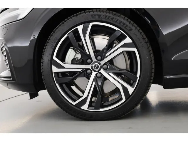 Volvo V60 T8 Recharge Ultra Dark 2025 Hybride Benzine 36