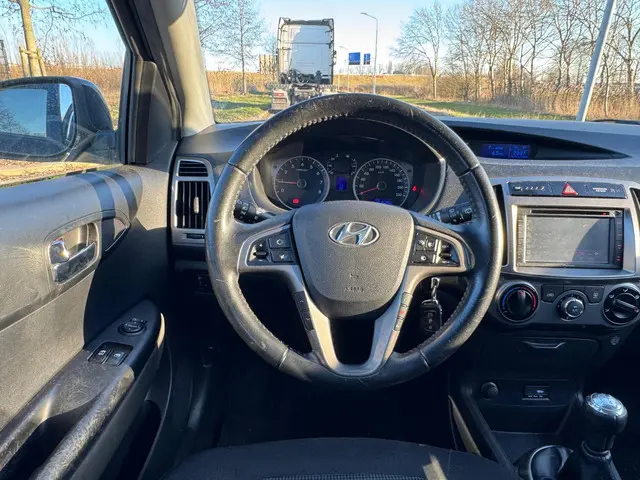 Hyundai i20 1.2i Go! / AIRCO / NAP 2015 Benzine 13