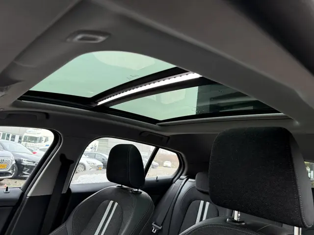 BMW 1 Serie 118i Business Edition 2021 Benzine 13