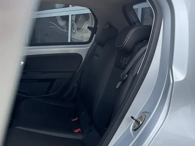 Volkswagen up! 1.0 high up! 2012 Benzine 11