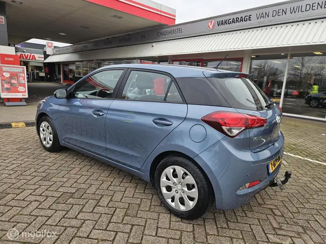 Hyundai i20 1.4i i-Vision 2015 Benzine 3