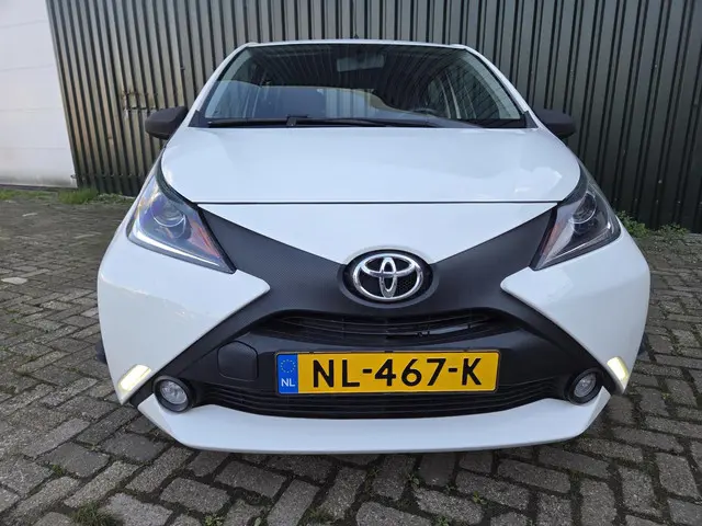 Toyota Aygo 1.0 VVT-i X-Play NAVI 2017 Benzine 10