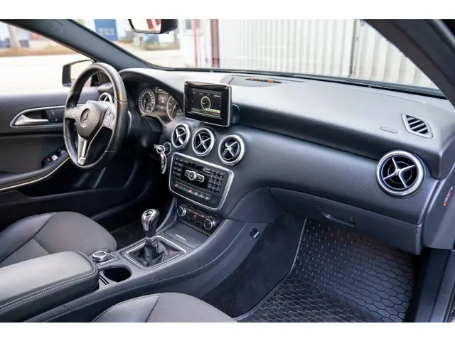 Mercedes-Benz A-Klasse 180 Prestige 2015 Benzine 21