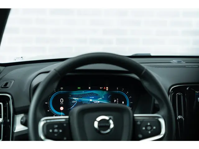 Volvo XC40 B4 Plus Dark Aut 2025 Benzine 8