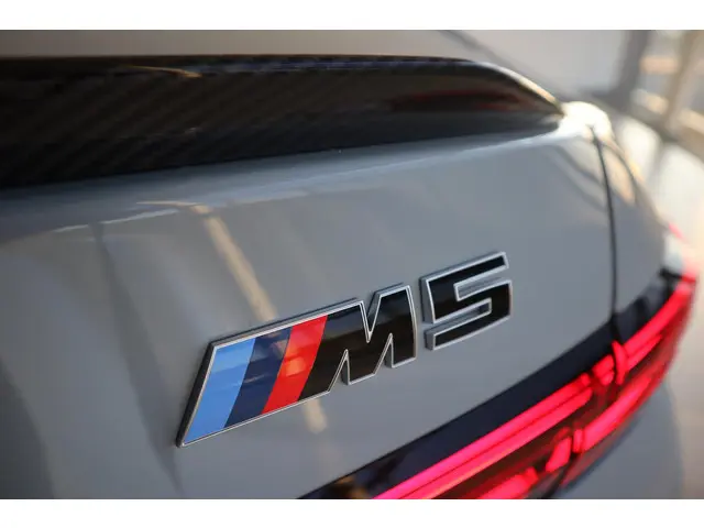 BMW M5 Sedan 2025 Hybride Benzine 36