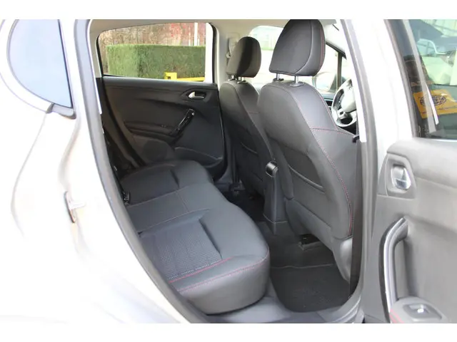 Peugeot 208 1.2 PureTech 110 Pk GT-line 2018 Benzine 13