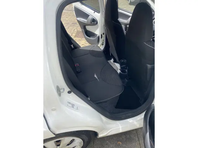 Peugeot 107 1.0 Active 2012 Benzine 9