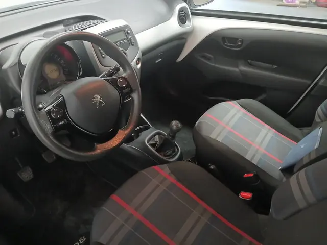 Peugeot 108 1.0 e-VTi Active Schadeauto!! 2016 Benzine 13