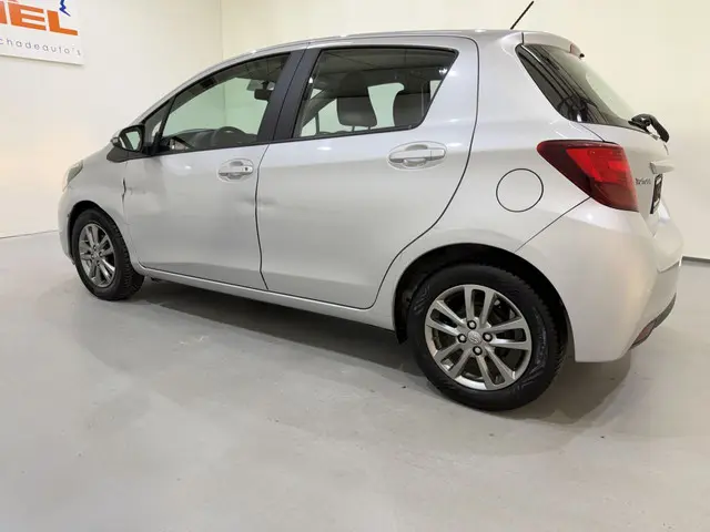 Toyota Yaris HB 1.0 VVt-i Aspiration 2015 Benzine 4