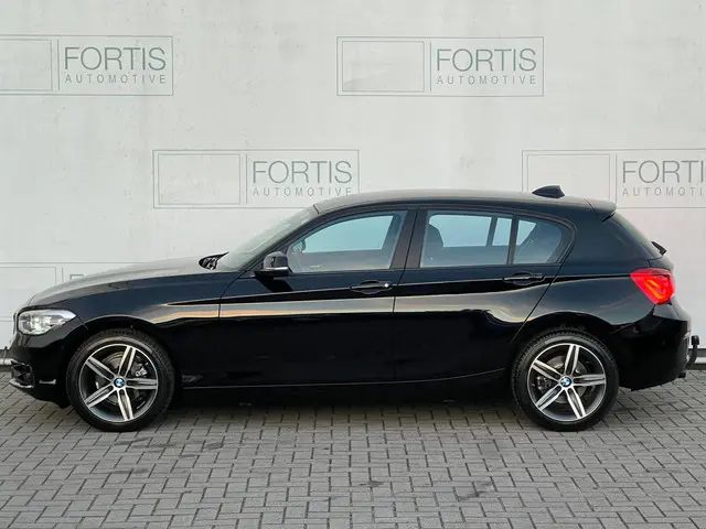 BMW 1 Serie 118i Sport Line Edition 2019 Benzine 11