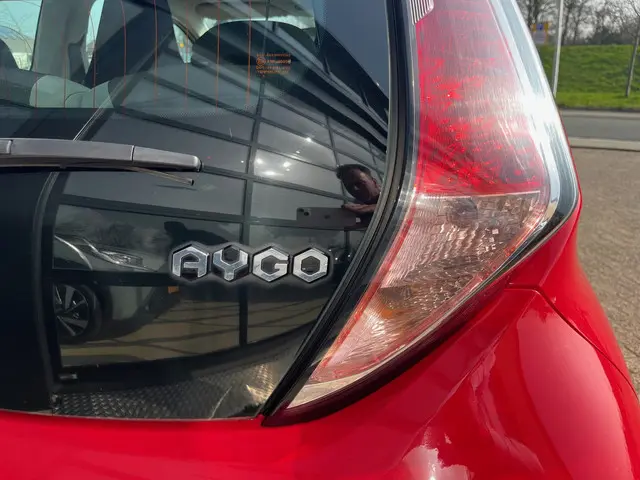 Toyota Aygo 1.0 VVT-i x , Airco, Led, Zuinig 2016 Benzine 6
