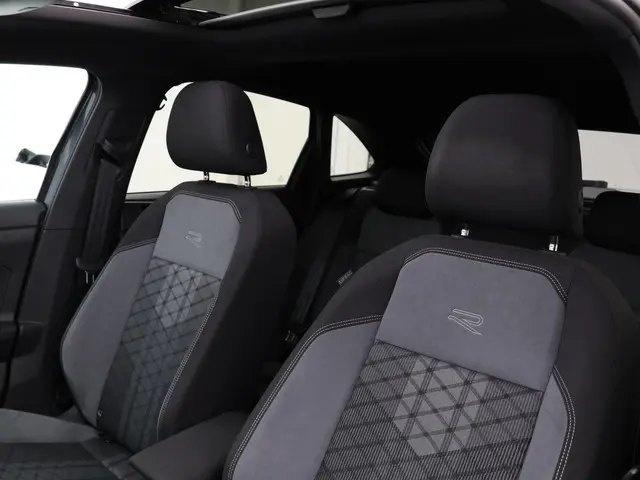 Volkswagen Taigo 1.0 TSI 110pk DSG R-Line 2024 Benzine 4