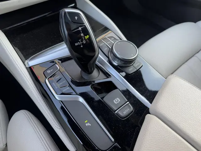 BMW 5 Serie M550i xDrive High Executive 2018 Benzine 23
