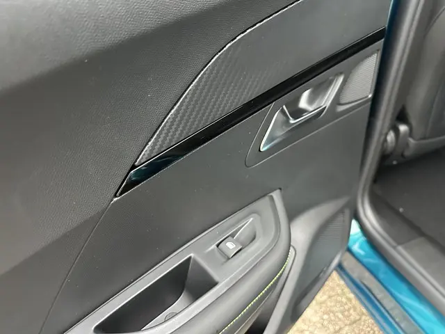 Peugeot 2008 1.2 Hybrid 145 PK GT 2025 Hybride Benzine 30