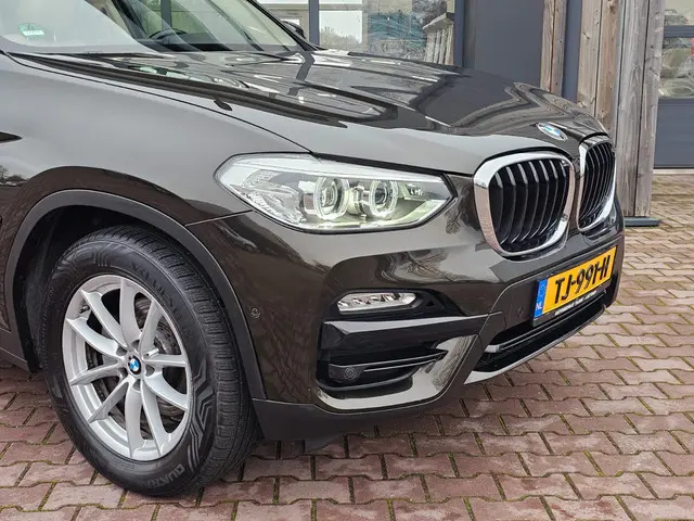 BMW X3 xDrive20i High Executive 2018 Benzine 50