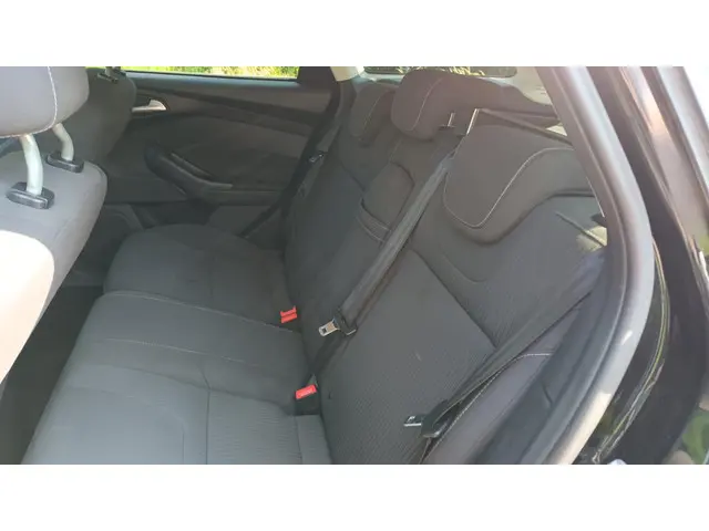 Ford Focus Wagon 1.6 Titanium Automaat 2013 Benzine 11
