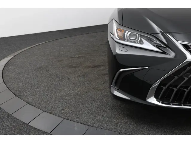 Lexus ES 300h Luxury Line 2025 Hybride Benzine 32